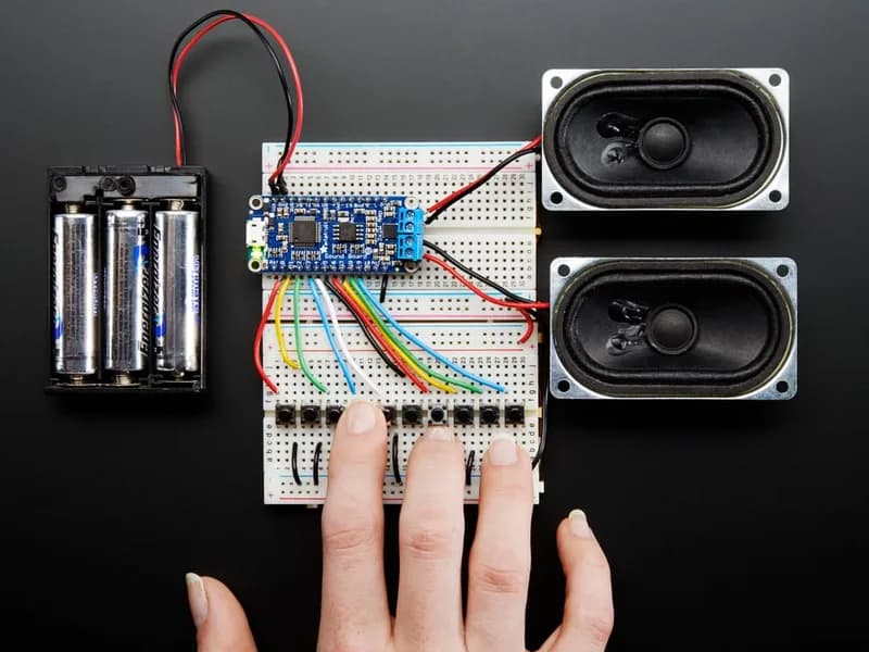 Звуковая плата Adafruit Audio FX + усилитель 2x2 Вт — триггер WAV/OGG — 16 МБ