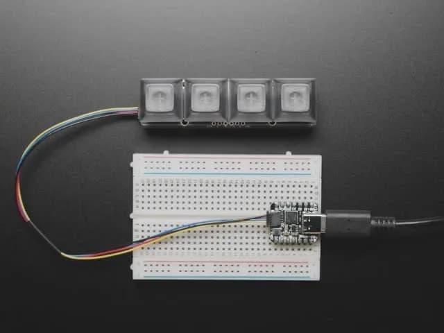NeoKey 1x4 QT I2C — четыре механических переключателя с ключом NeoPixels