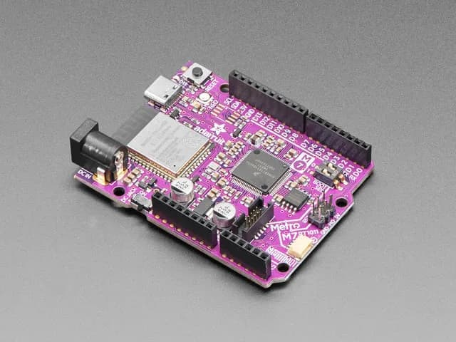 Adafruit Metro M7 с AirLift — с NXP iMX RT1011