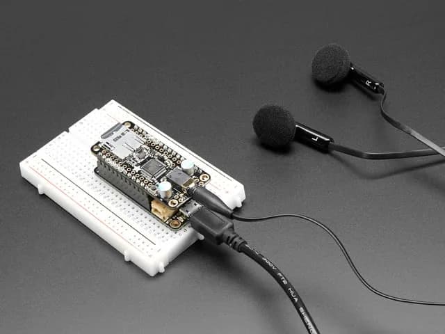 Adafruit Music Maker FeatherWing - синтезаторный MIDI-плеер MP3 OGG WAV