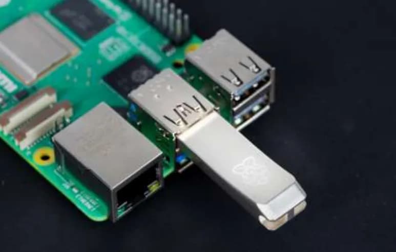 Флэш-накопитель Raspberry Pi® 128 ГБ USB 3.0
Флэш-накопители