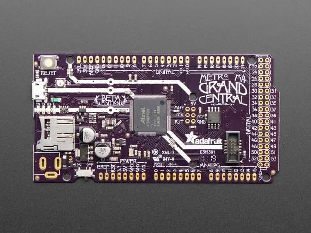 Adafruit Grand Central M4 Express с SAMD51