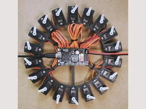 Pimoroni Servo 2040 - RP2040 18-канальный сервоконтроллер