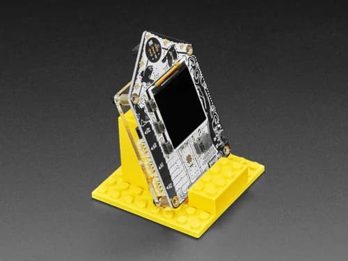 Монтажная пластина Adafruit FunHouse и подставка из желтого кирпича